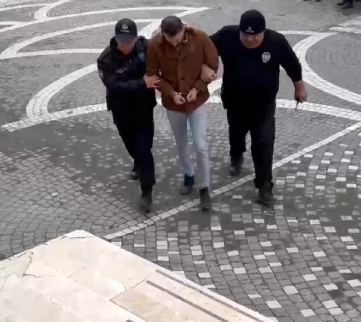 Akşehir’de Kaçakçılık Operasyonu: 142 Bin Boş Makaron ve Elektronik Sigara Ele Geçirildi