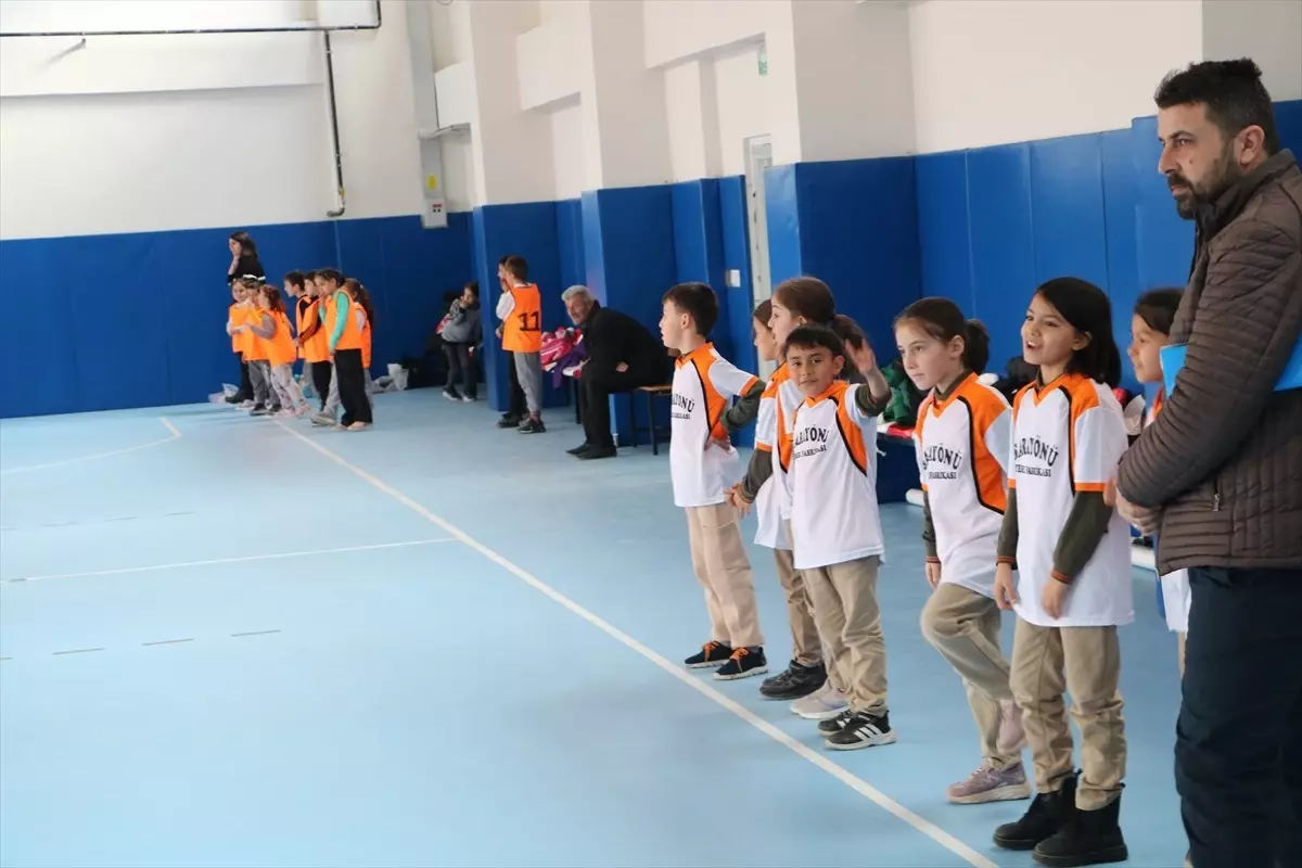 Konya’da Geleneksel Çocuk Oyunları Yarışması Düzenlendi